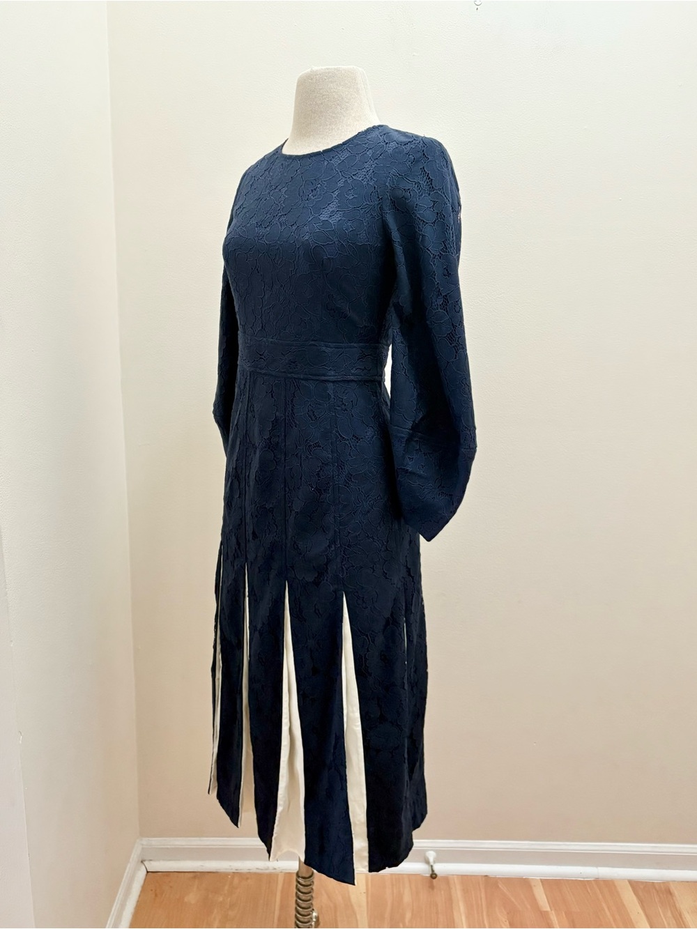 Tuckernuck Navy Blue Floral Lace Cristiana Pleated Dress Size XS Cocktail Formal - Picture 2 of 16